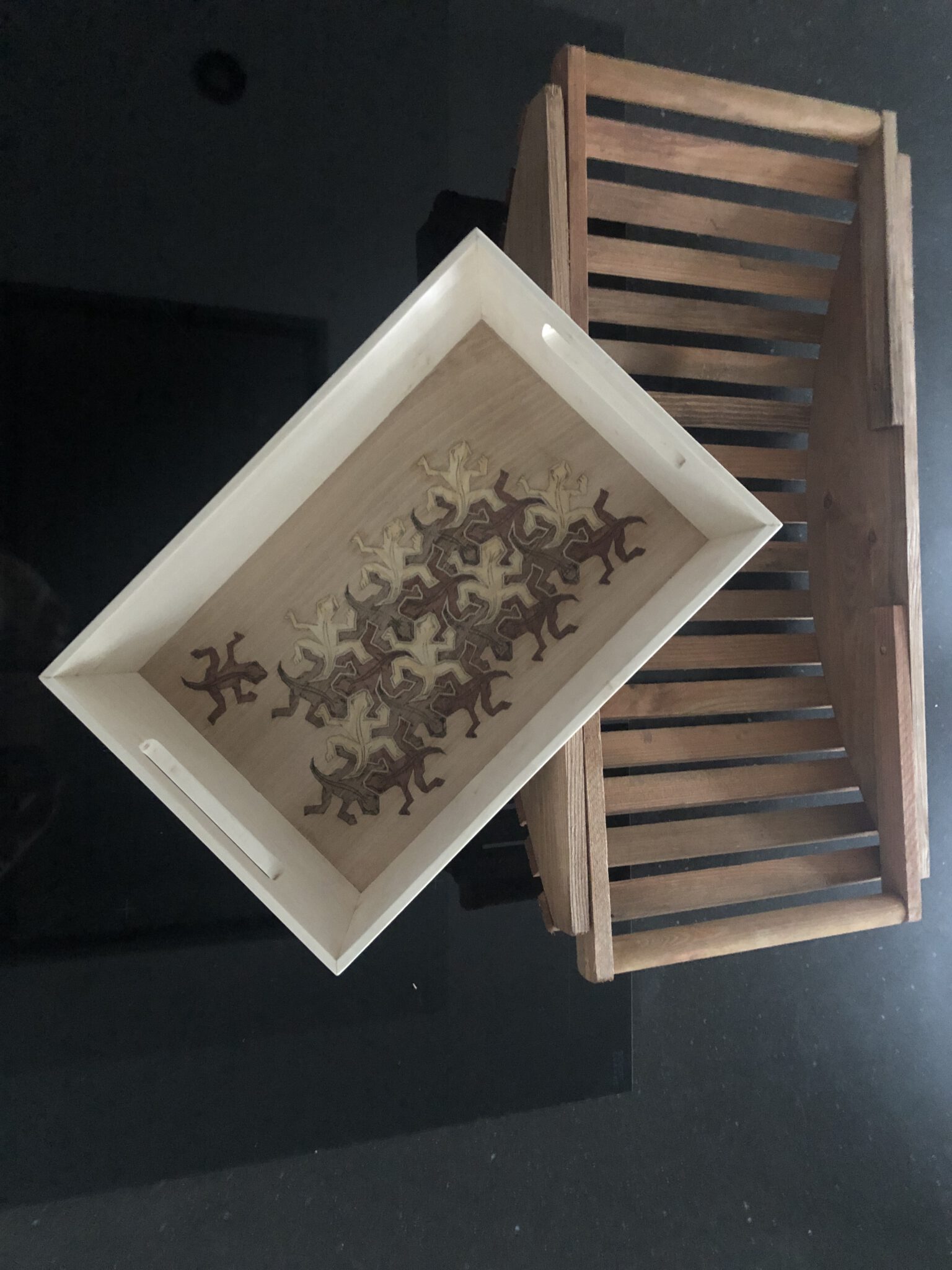 Een dienblad met marqueterie