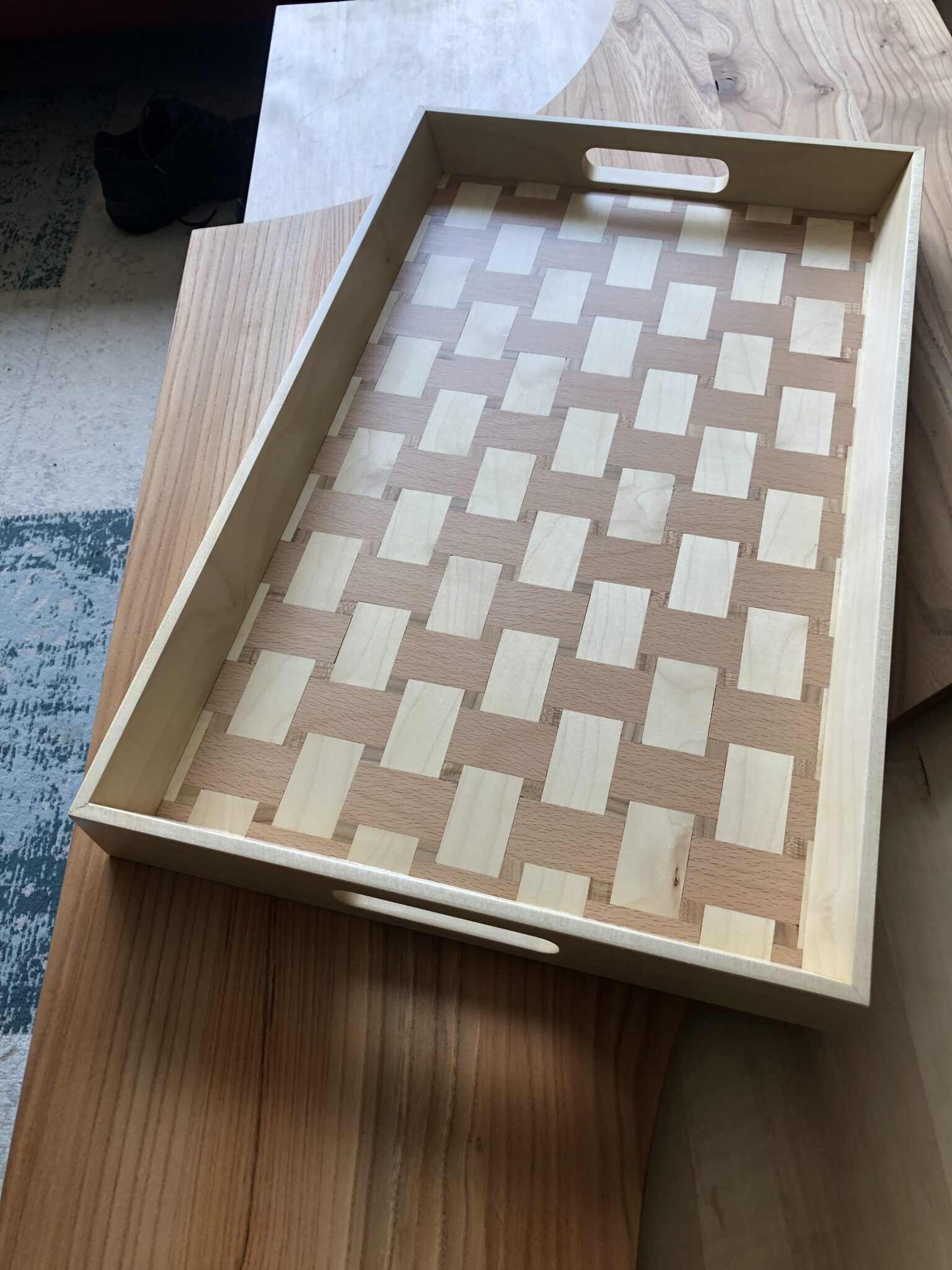Dienblad met inlegwerk van zelfgemaakte fineer