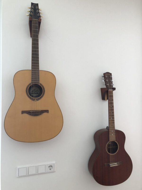 Houten wandhouder voor gitaar - Afbeelding 2