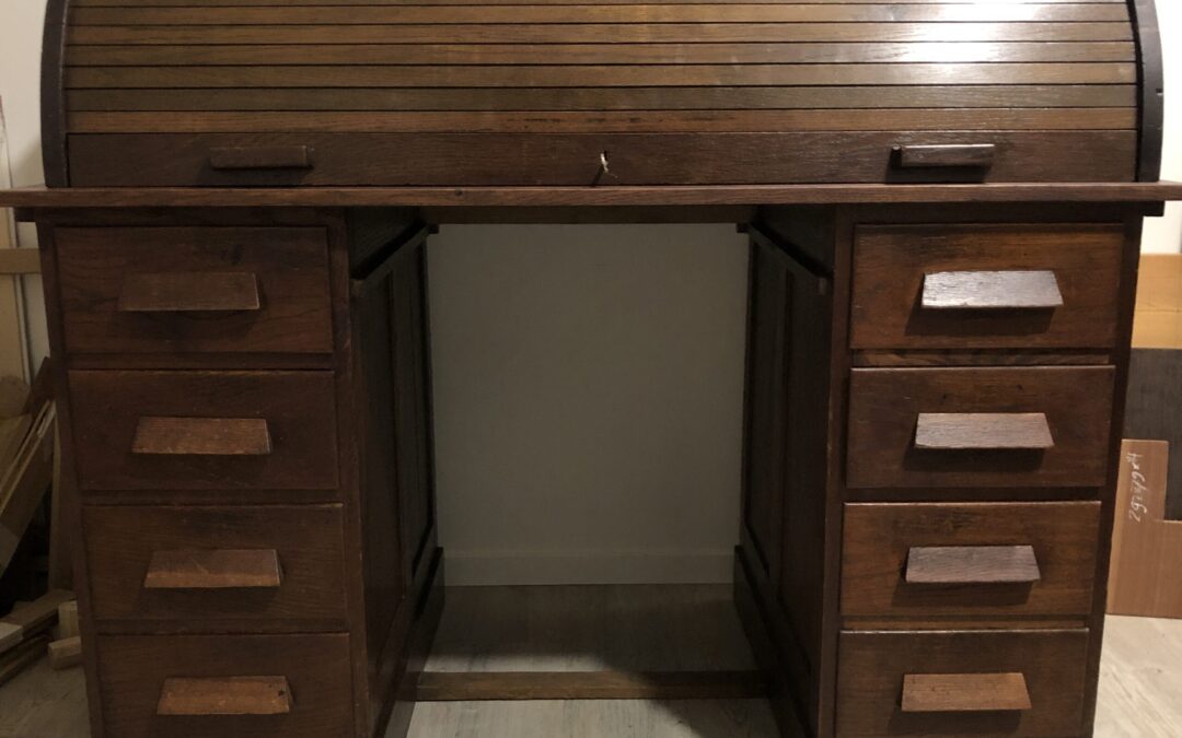Een erfstuk in ere hersteld: restauratie roltop bureau