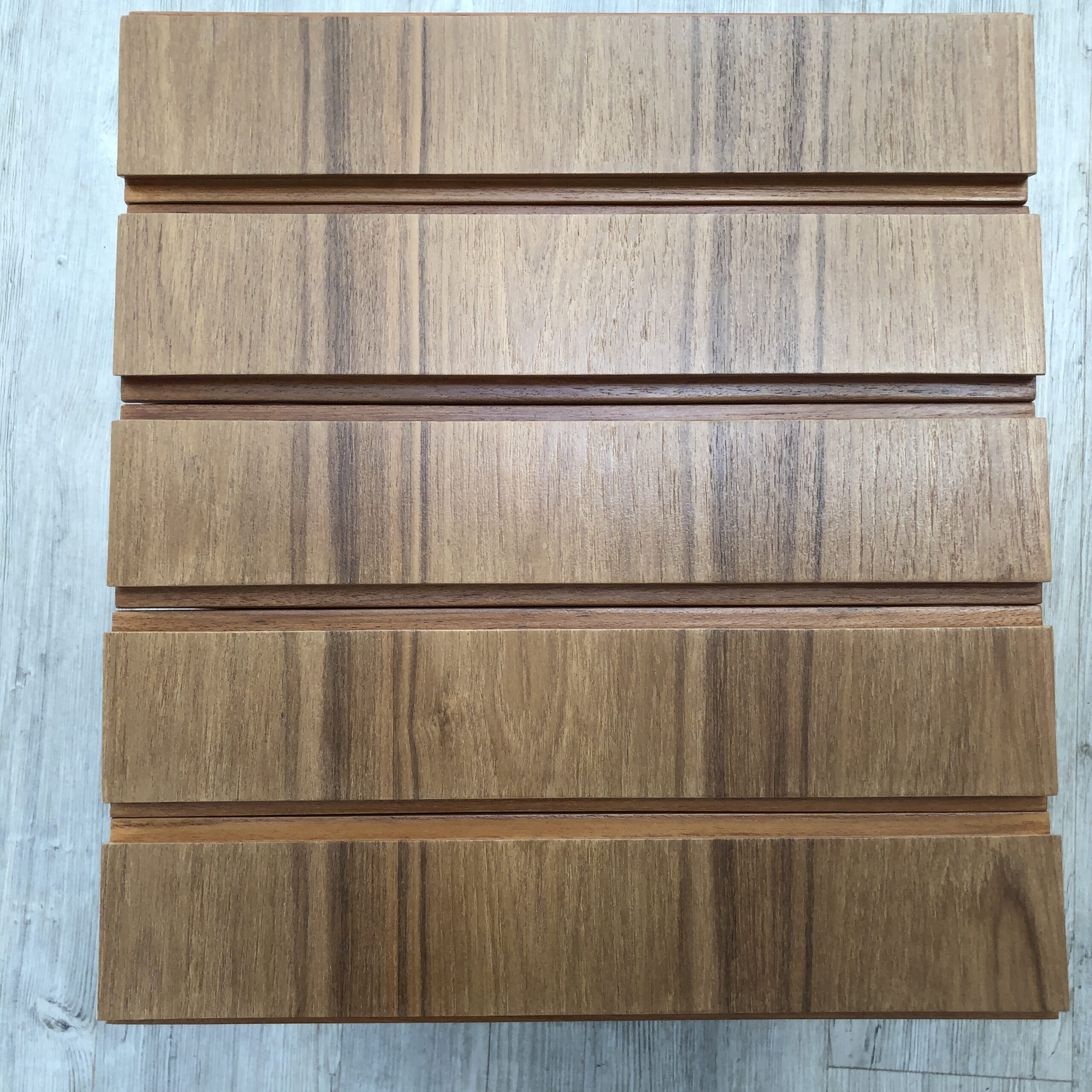 Deens Design dressoir: fineer herstel